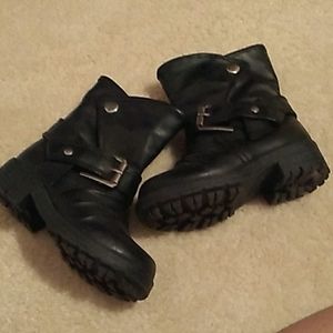 Toddler girls booties.